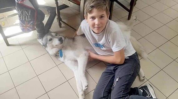 Aux côtés de sa nouvelle famille, Paiko semble revivre... La maladie et son passé loin derrière lui./DR